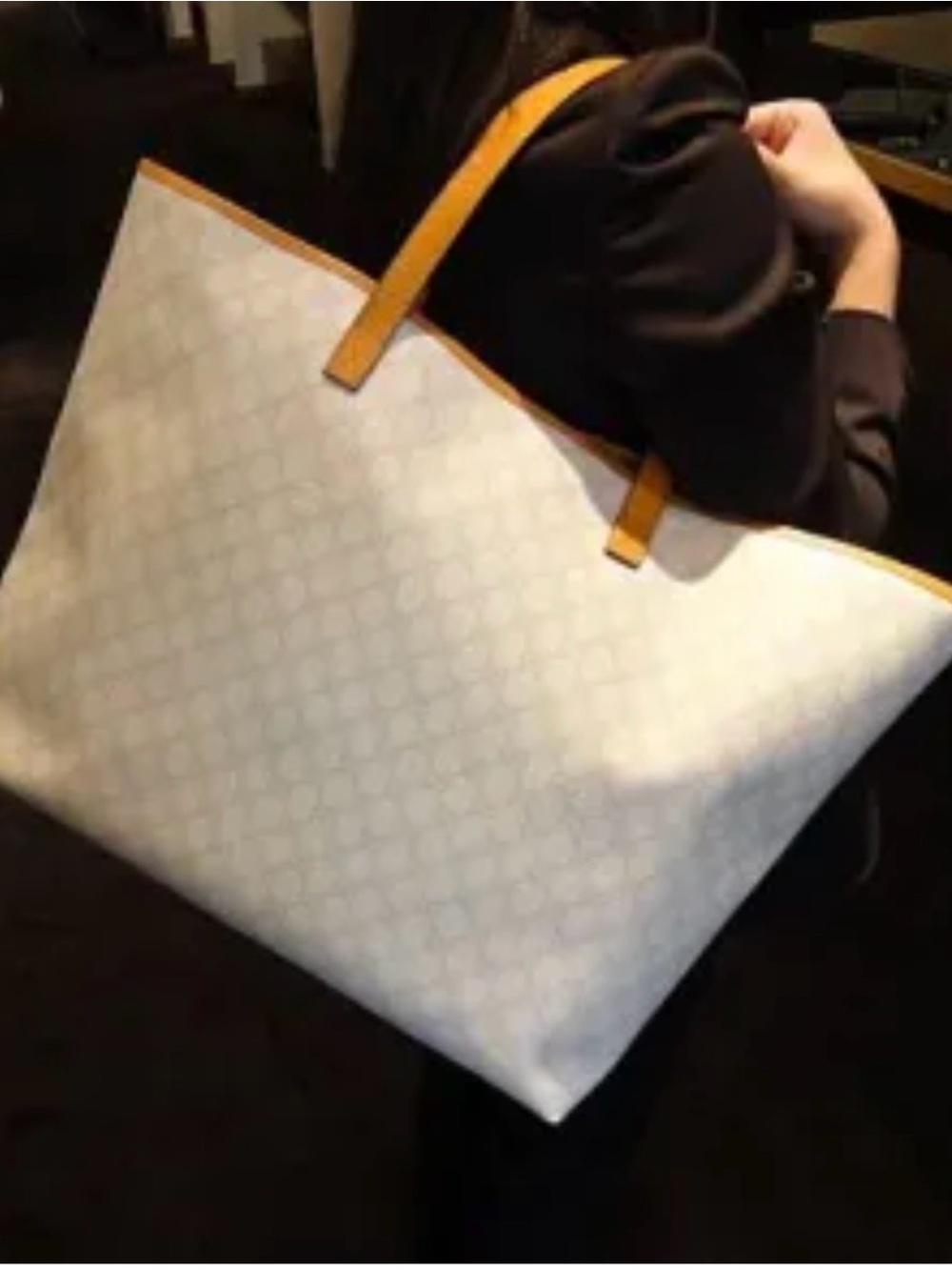 Gucci GG Supreme Tote - Picture 15 of 16